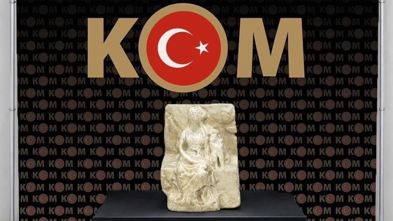 Edirne’de yurt dışına kaçırılmak istenen 2 bin yıllık Kybele heykeli ele geçirildi