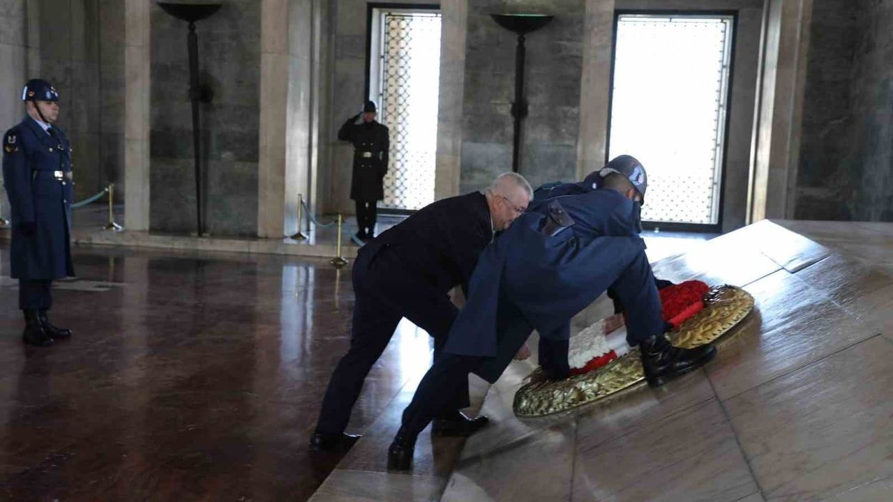 Edremit Belediyesi, tarihinde ilk kez Başkent Ankara’daki resmi törende Anıtkabir’de Ata’nın huzuruna çıktı
