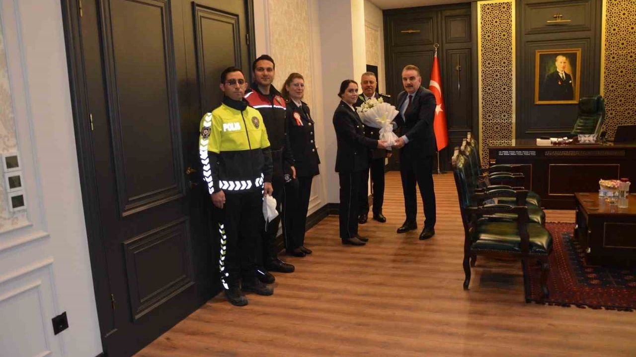Edremit Emniyeti, 10 Nisan Polis Haftası kapsamında Kaymakam Ahmet Odabaş'ı ziyaret etti