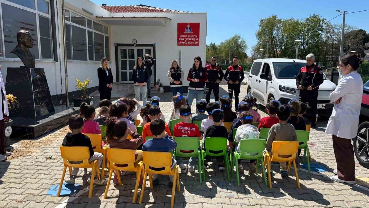 Edremit Emniyetinden çocuklara yönelik güvenlik ve meslek tanıtımı