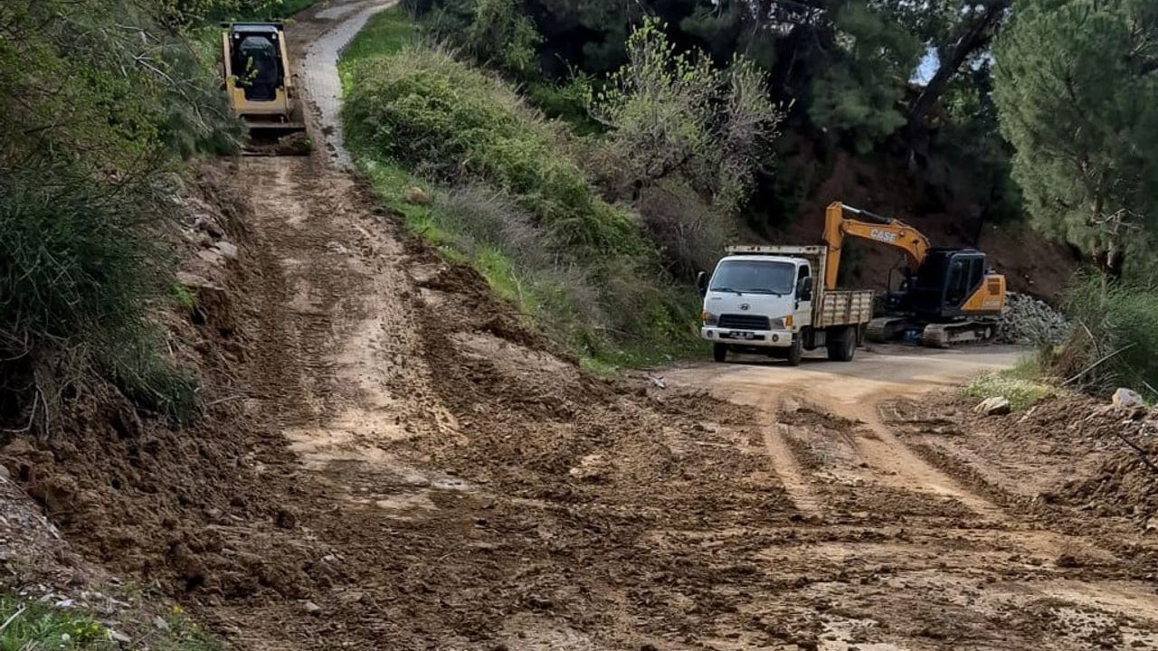 Efeler Belediyesi, Aydın'da yağış sonrası bozulan yolları onarıyor