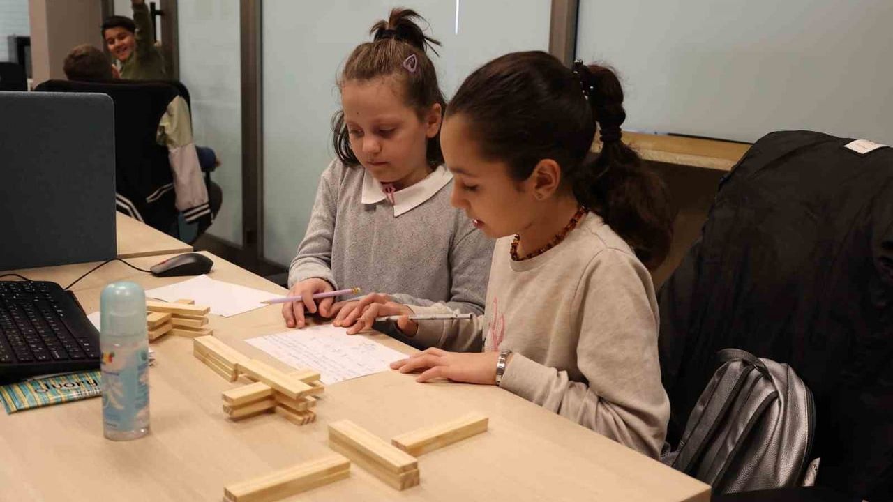 Efeler Belediyesi DİGEM gençleri dijital becerilerle buluşturuyor