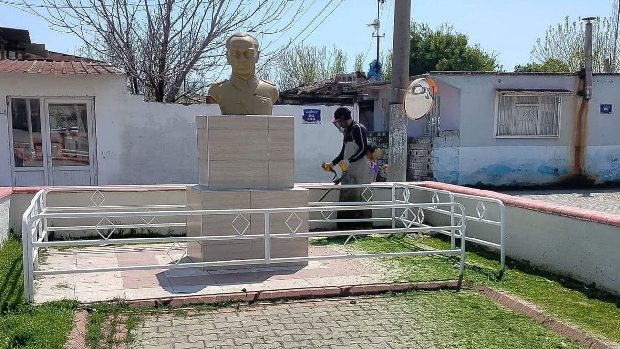 Efeler Belediyesi, Kocagür Mahallesi'nde ot biçme ve çevre bakım çalışması yaptı