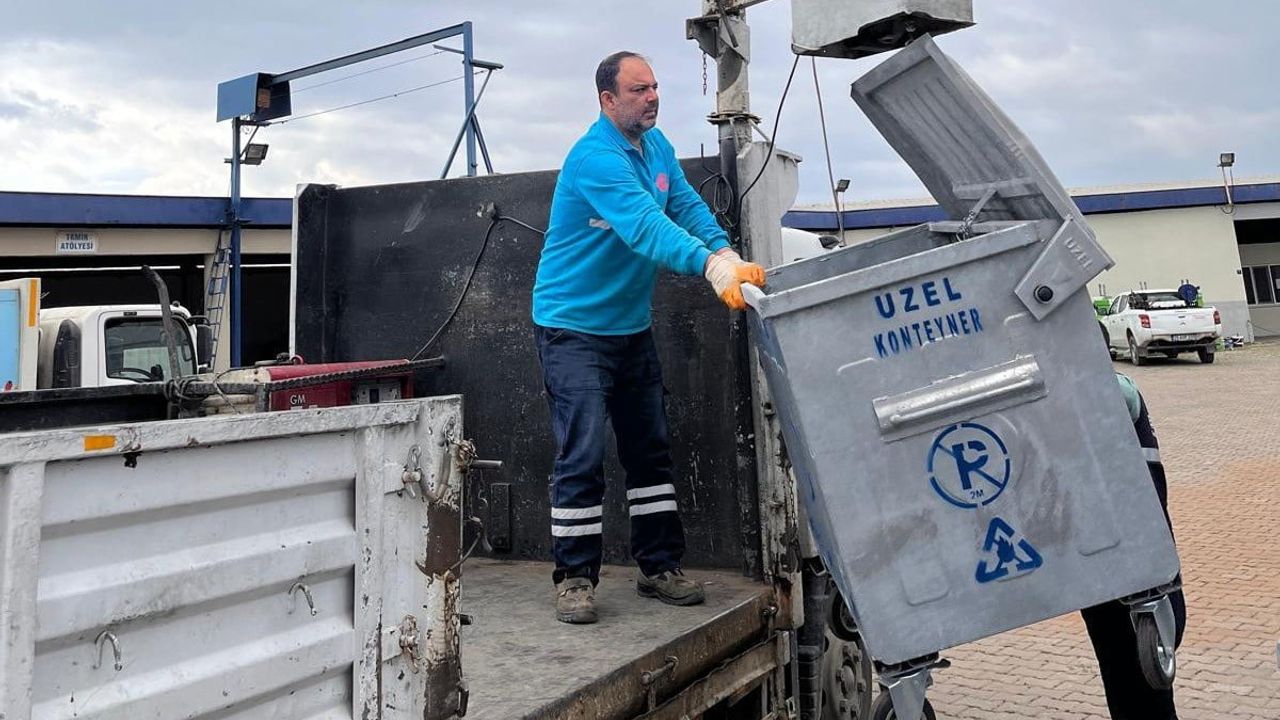 Efeler'de çöp konteynerleri yenileniyor: Temizlik İşleri Müdürlüğü mahallelere dağıtım yapıyor