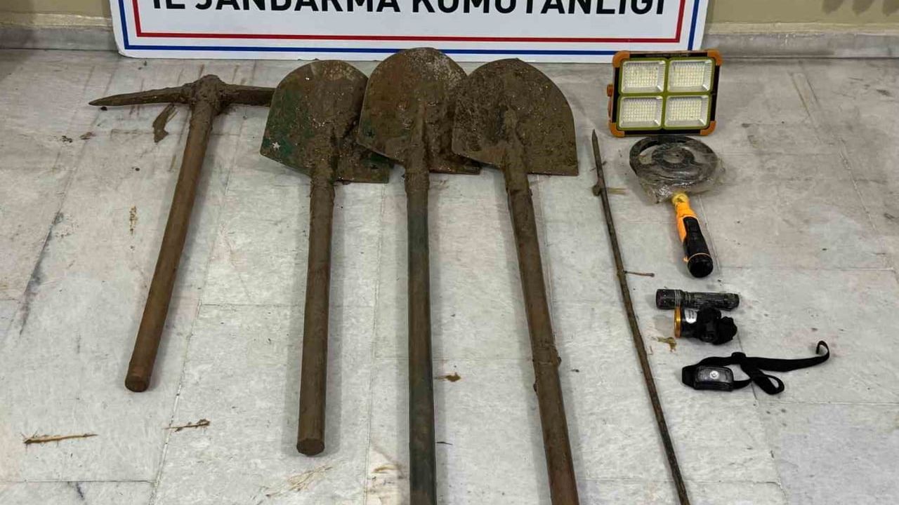 Efeler’de kaçak kazı yapan 5 şüpheli suçüstü yakalandı