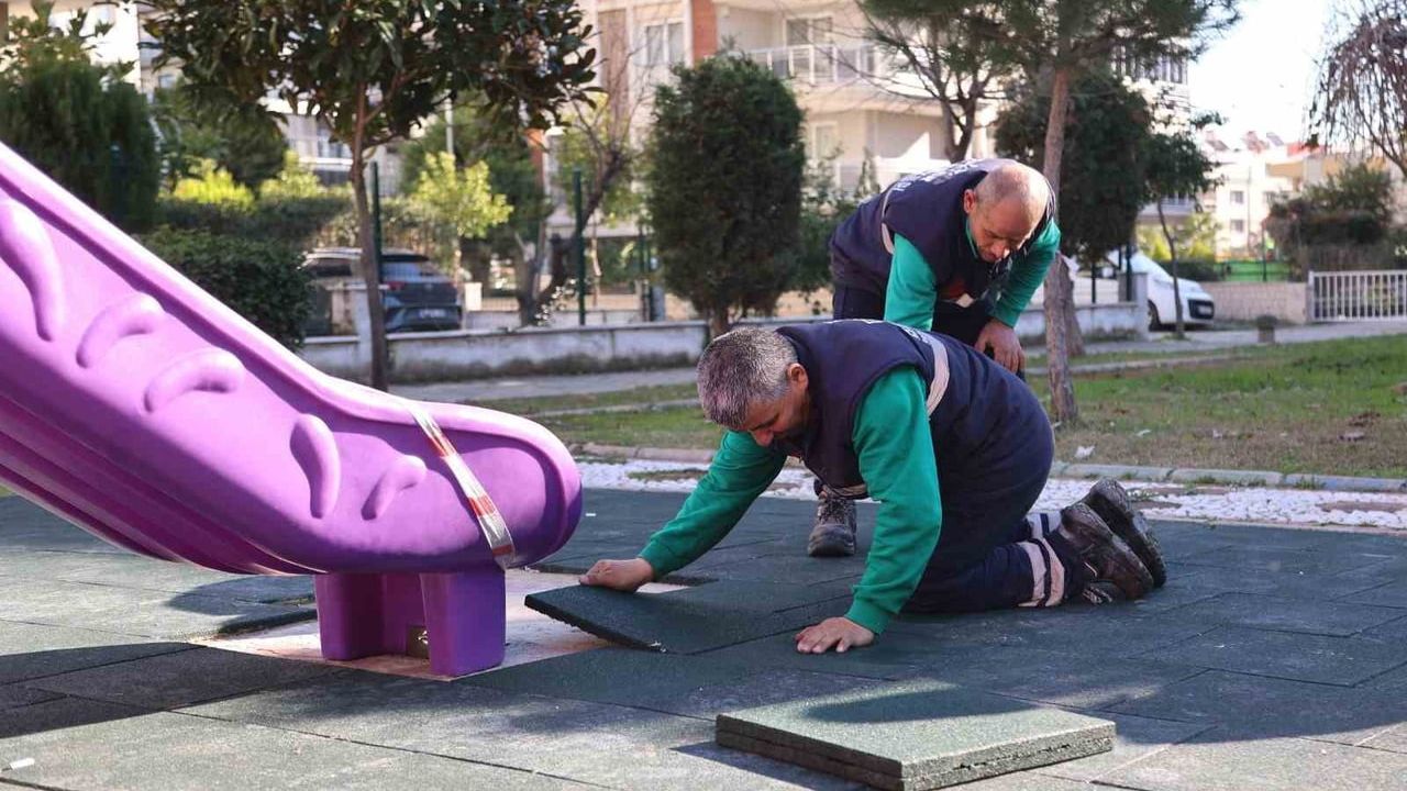 Efeler'de Park Yenileme ve Bakım Çalışmaları Sürüyor