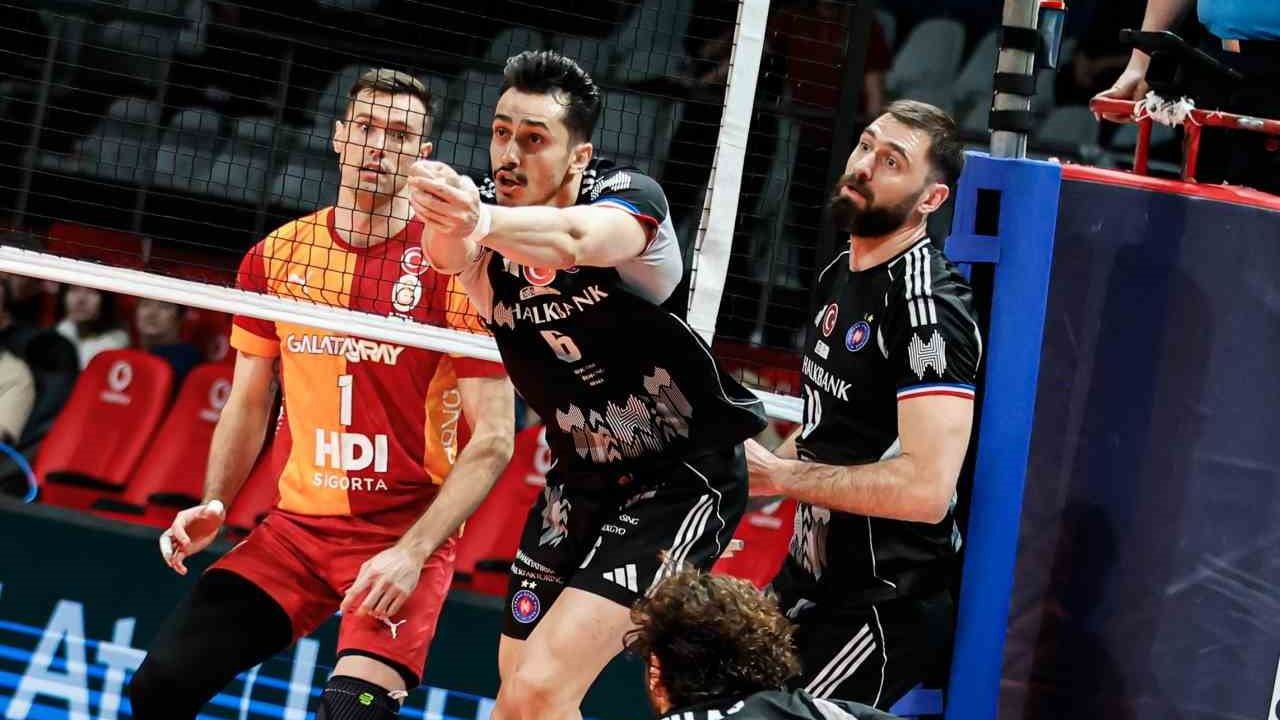 Efeler Ligi: Galatasaray, Halkbank'ı 3-0 yenerek finale çıktı