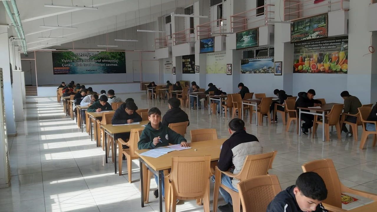 Eğil Belediyesi'nden ortaokul öğrencilerine deneme sınavı desteği