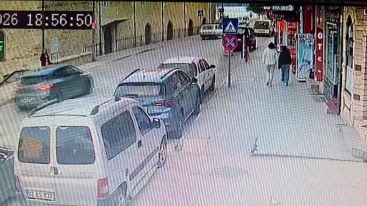 Eğirdir’de yaya geçidinde motosiklet çarpması: Bir kadın hafif yaralandı