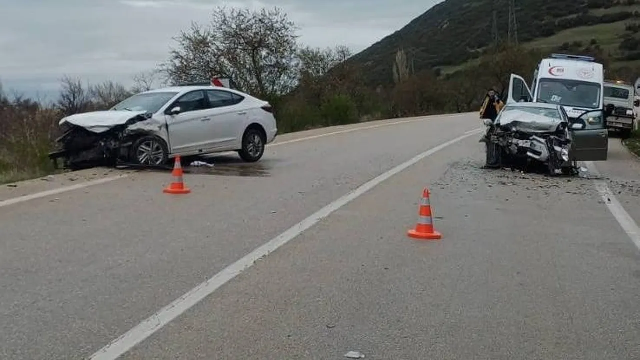 Eğirdir'de zincirleme trafik kazasında 3 kişi yaralandı