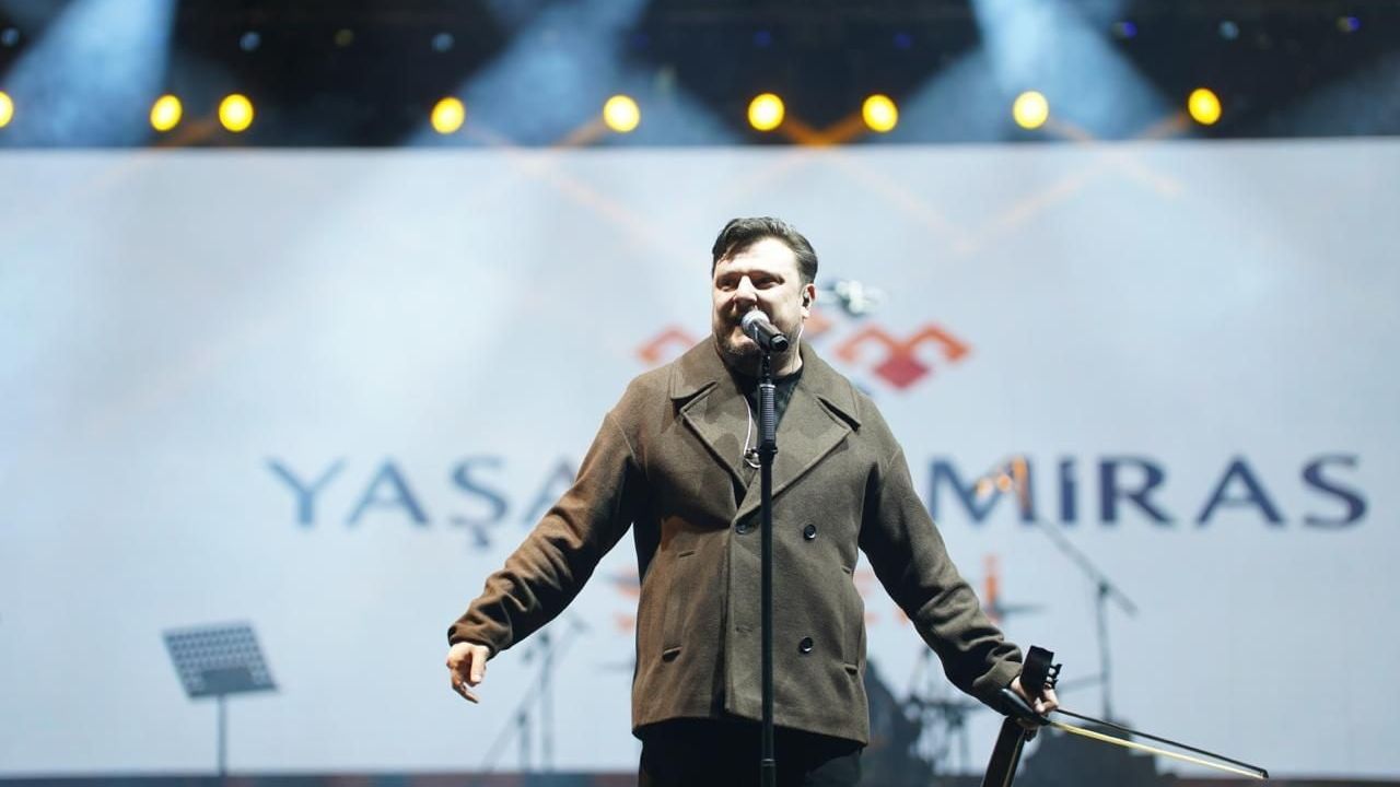 Ekin Uzunlar Bilecik Cumhuriyet Meydanı'nda 'Yaşayan Miras Şöleni' Konseri