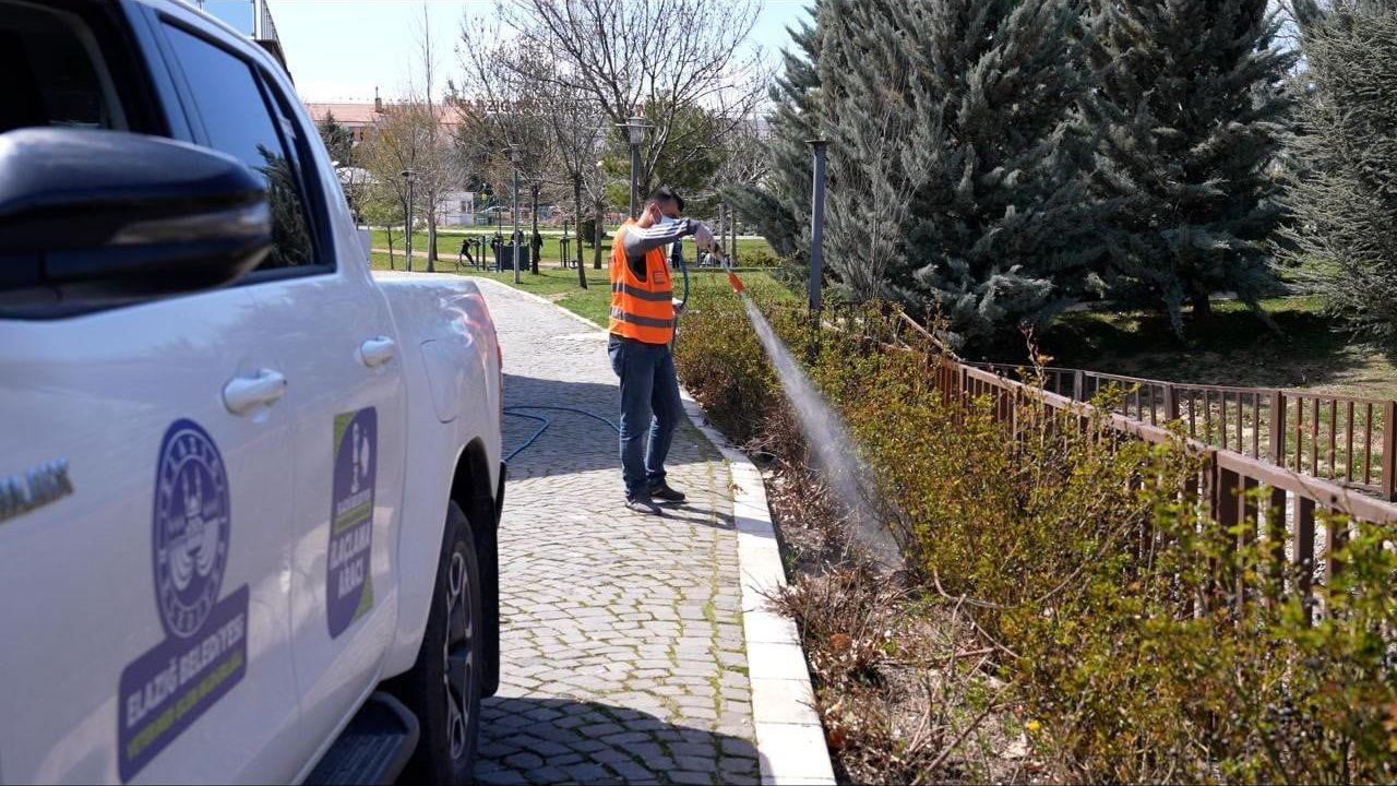 Elazığ Belediyesi bahar aylarında ilaçlama çalışmalarını yoğunlaştırdı