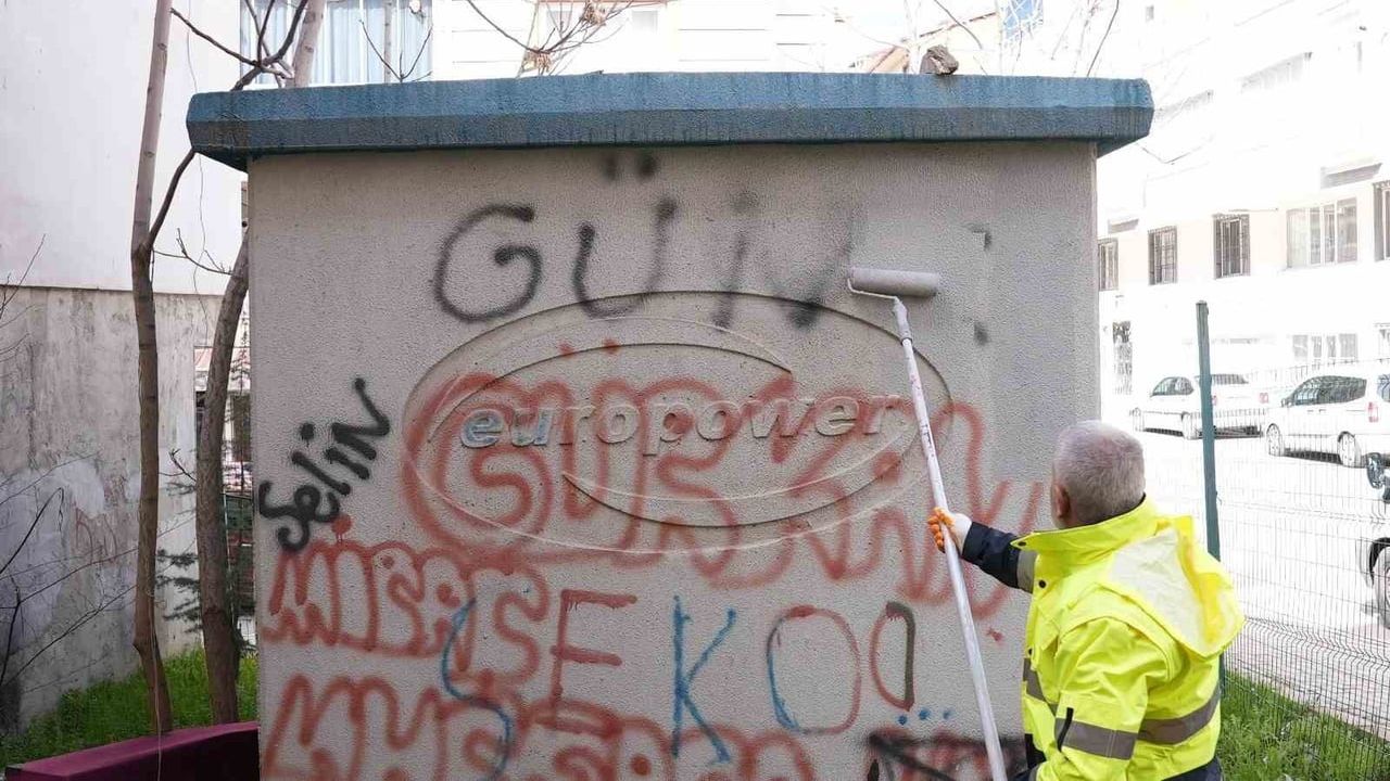 Elazığ Belediyesi duvar yazılarını temizleyerek kent estetiğini koruyor