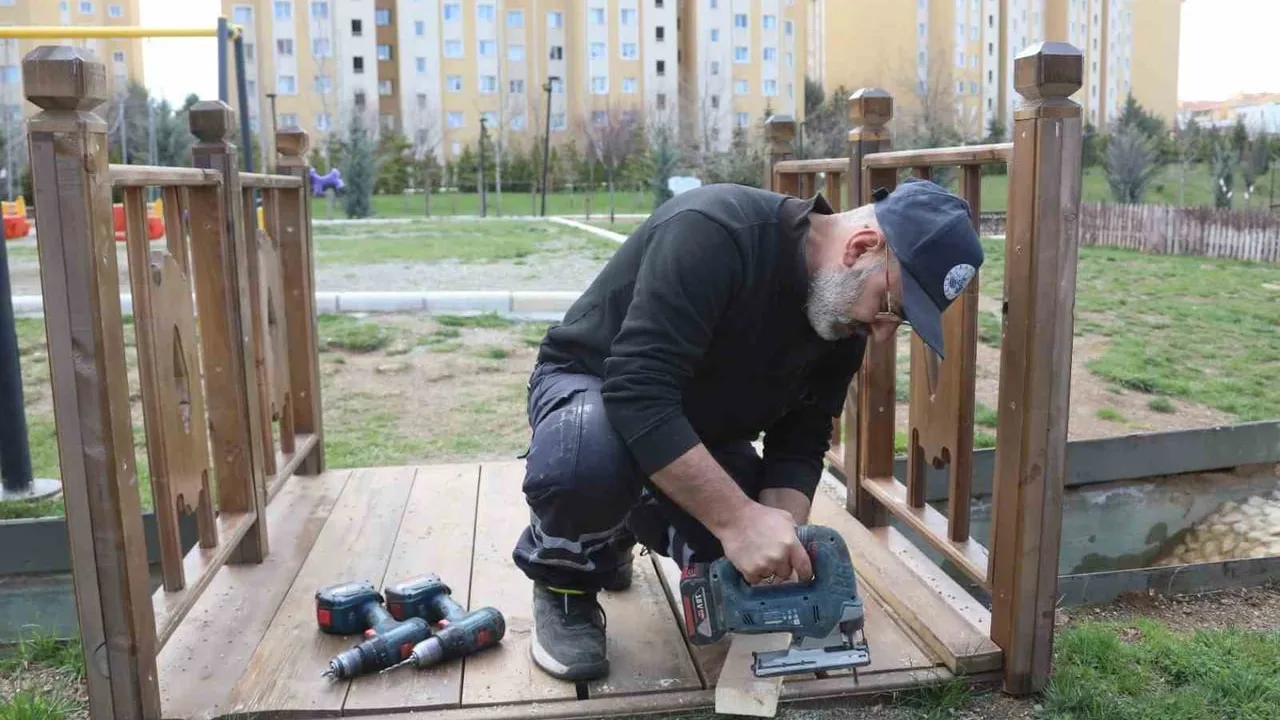 Elazığ Belediyesi, Kent Köy Yaşam Alanı'nda Bahar Bakımı ve Düzenleme Çalışmaları Yürüttü