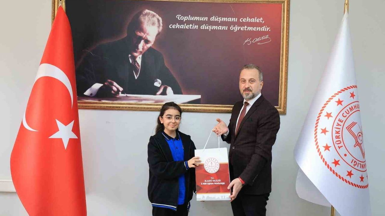 Elazığ'da 15 Temmuz temalı yarışmalarda derece giren öğrenciler ödüllendirildi