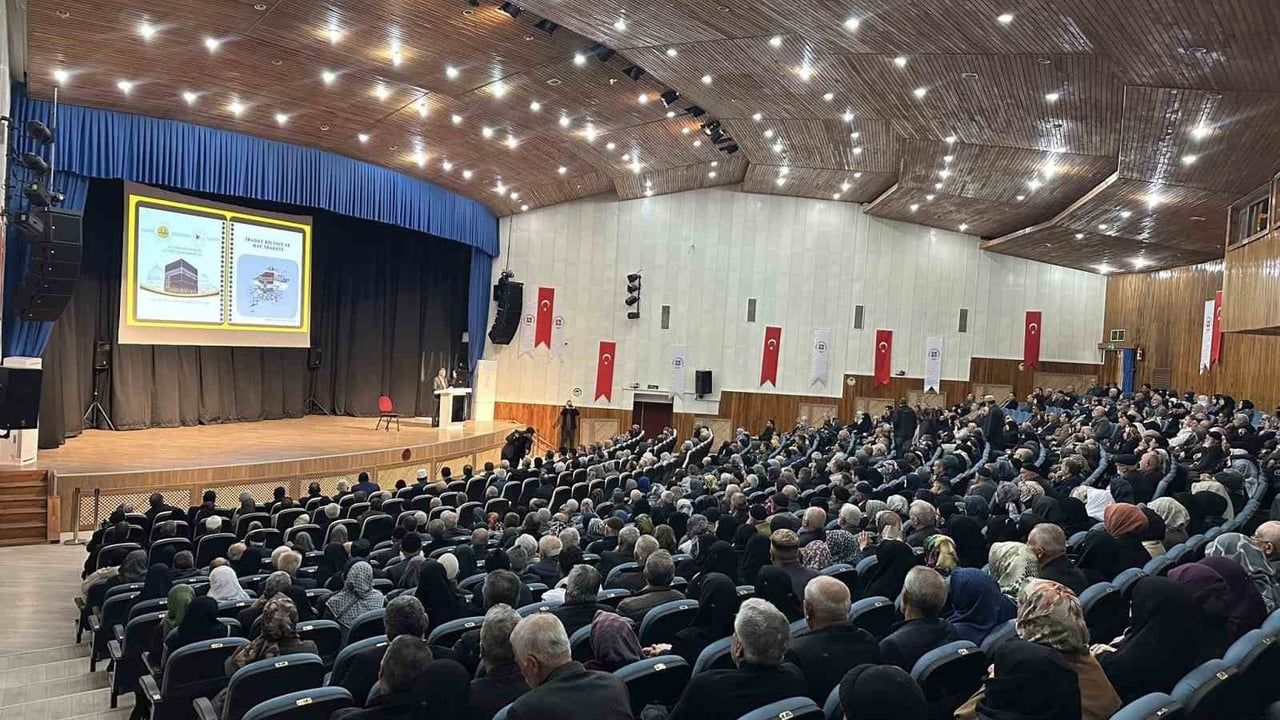 Elazığ’da 2026 hacı adaylarına yönelik eğitim semineri düzenlendi