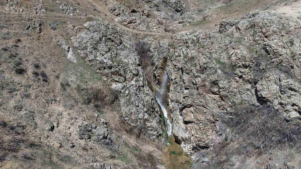 Elazığ'da 30 yıllık Şorşor Şelalesi, artan yağışlarla yeniden canlandı