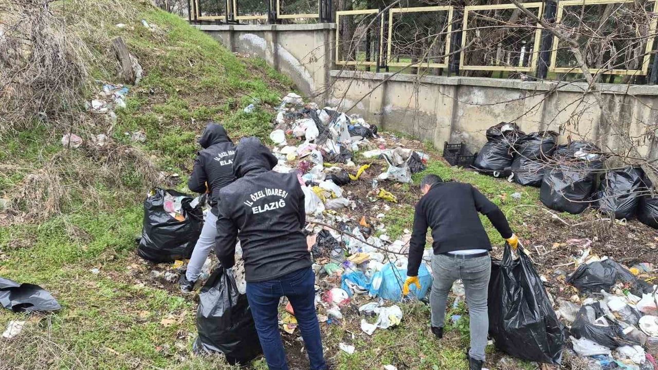 Elazığ'da Hazar Gölü sahilinden 10 ton çöp toplandı — İl Özel İdaresi temizliği sürdürüyor