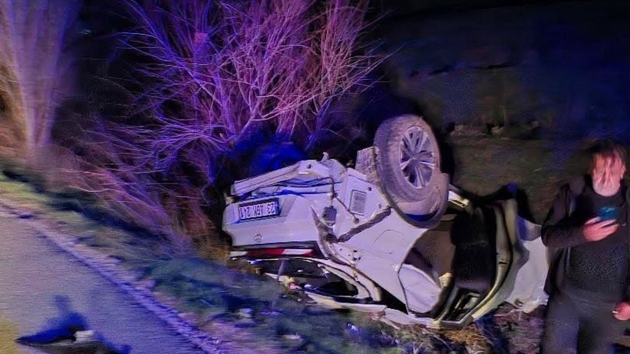 Elazığ'da Kinederiç rampasında otomobil takla attı: 2 yaralı