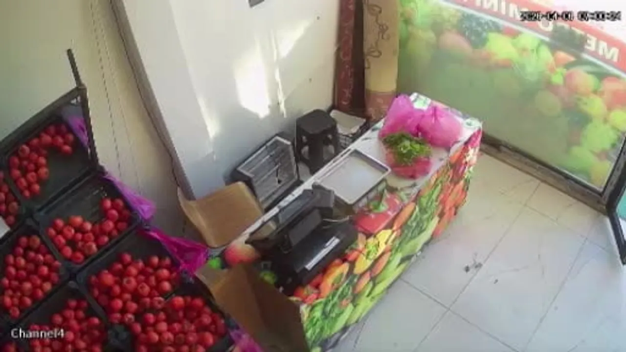 Elazığ’da manavda kasada kimse yokken alışveriş yaptı, ücretini ve fazlasını bıraktı