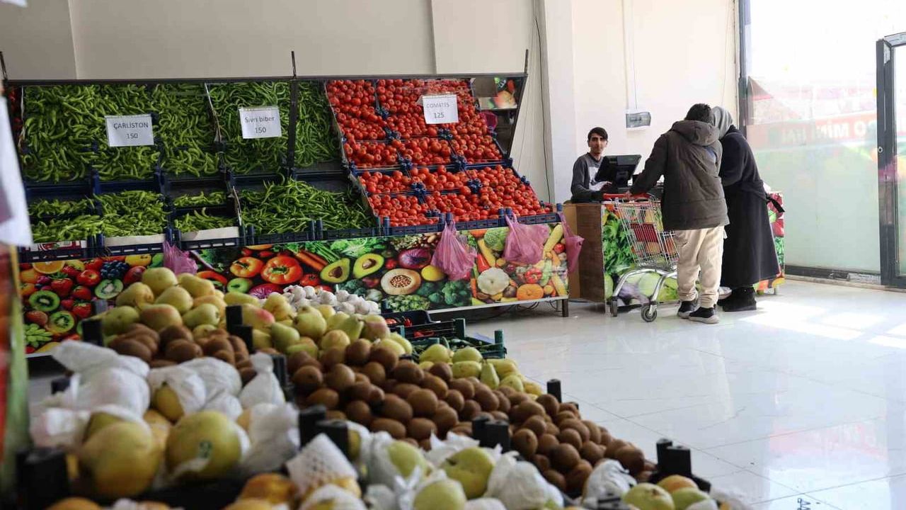 Elazığ’da müşteri, personel yokken alışveriş ücretini kasanın yanında bıraktı; manav teşekkür etti