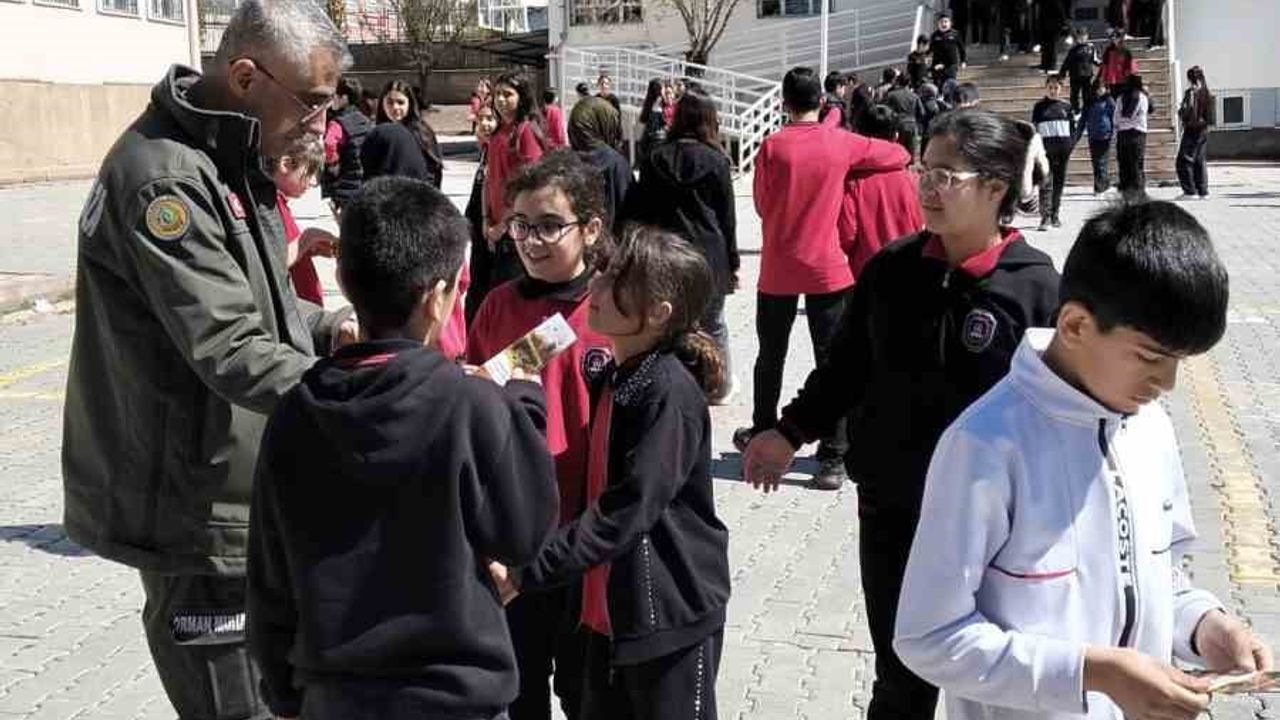 Elazığ'da Öğrencilere Orman Yangınlarıyla Mücadele Bilinçlendirme Eğitimi