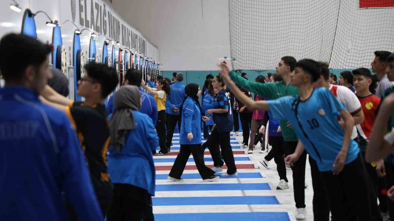 Elazığ'da Okul Sporları Dart Yıldızlar-Gençler Grup Müsabakaları tamamlandı