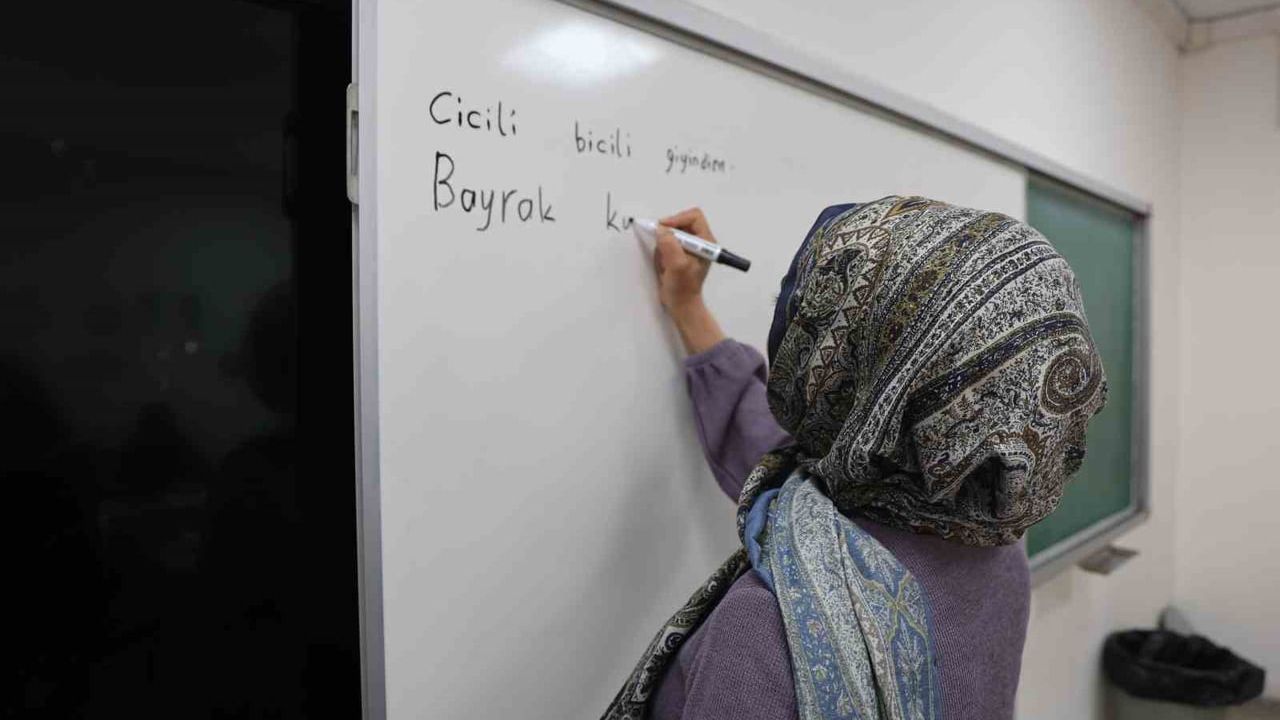 Elazığ'da okuma-yazma kurslarına yoğun talep: 11 kursta 116 kursiyer