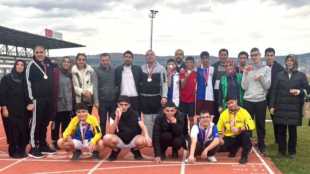 Elazığ'da özel sporcuların masa tenisi ve atletizm müsabakaları yoğun ilgi gördü