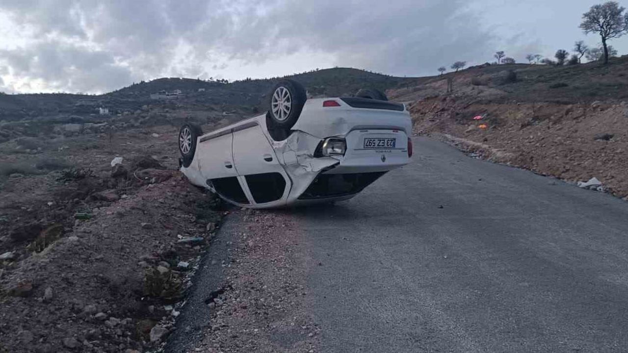 Elazığ'da takla atan otomobil: Sürücü aracı bırakarak kaçtı