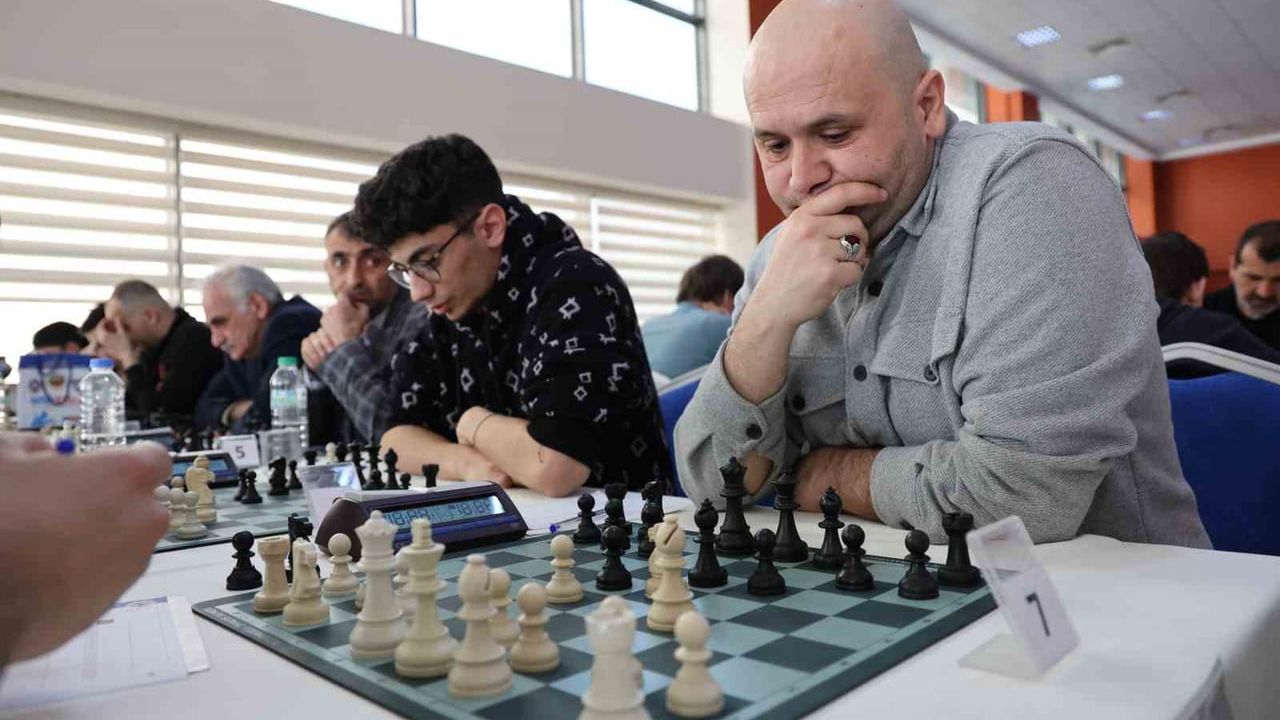 Elazığ İl Emniyet Müdürlüğü'nde Satranç Turnuvası: 265 Sporcu Polis Haftası Etkinliğinde