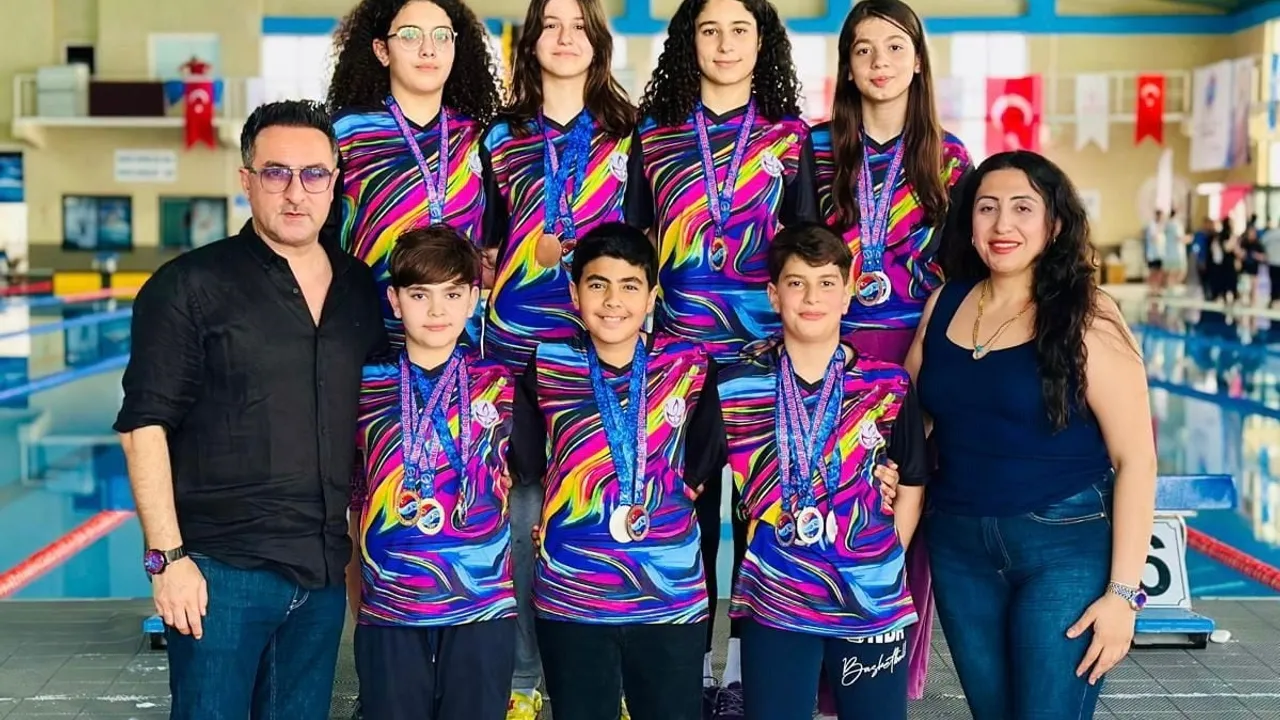 Elazığlı paletli yüzücüler Cumhurbaşkanlığı Kupası'nda 19 Türkiye derecesi aldı