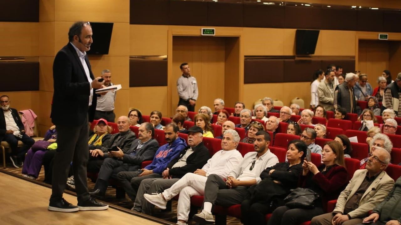 Emekli Emniyet Müdürü Akif Aktuğ: 'Bir Şey Olmak Değil, Bir Şey Yapmak Önemli' — Kepez Kitap Fuarı'nda Toplumsal Mesajlar