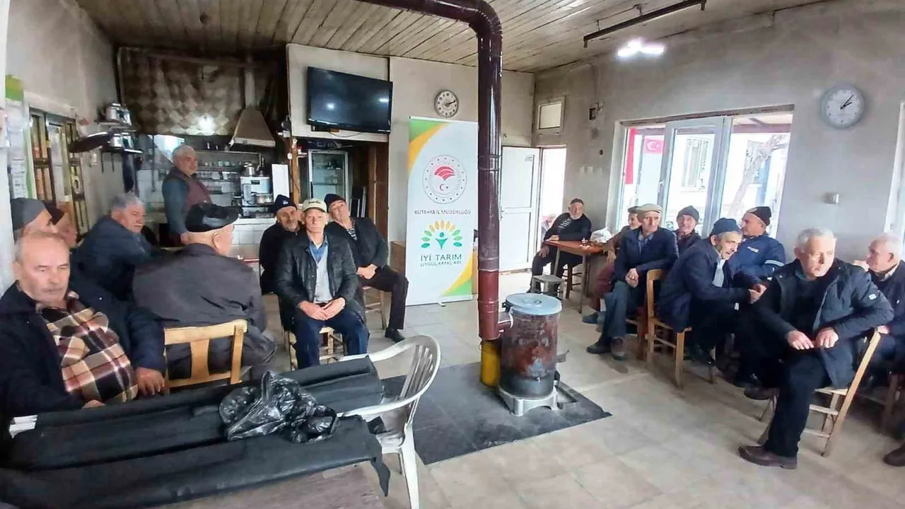 Emet'te çiftçilere yönelik iyi tarım ve organik domates eğitimi