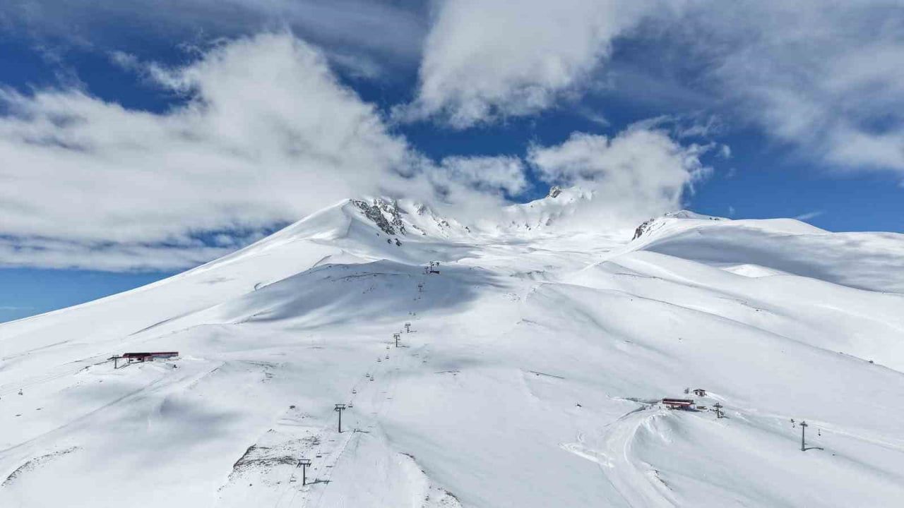 Erciyes’te kayak sezonu nisan sonuna kadar sürecek; 3 milyon ziyaretçi hedefi sezon bitmeden aşıldı