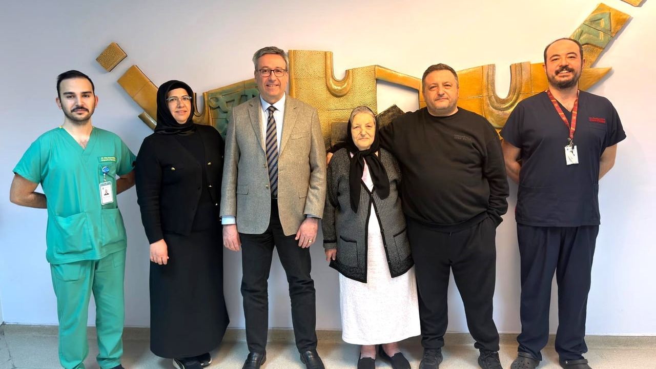 Erciyes Üniversitesi'nde 72 yaşındaki hastadan 3,7 kg'lık yumuşak doku tümörü başarıyla çıkarıldı