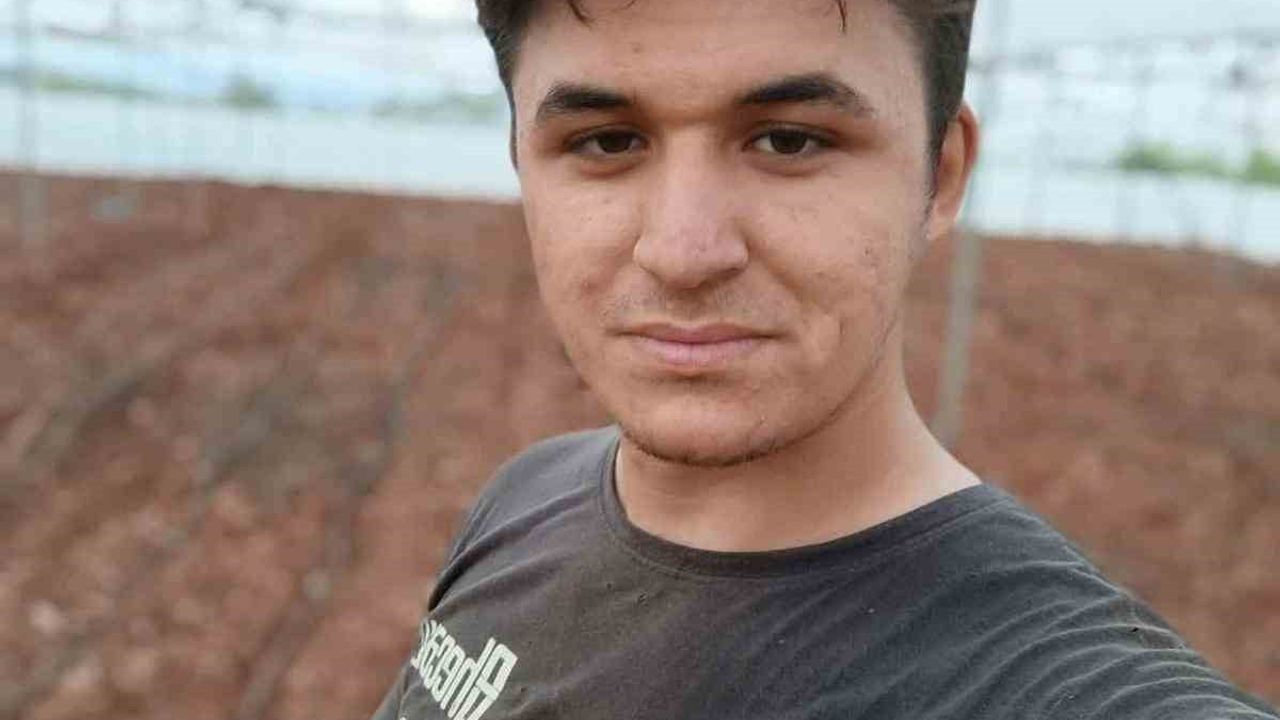 Erdemli'de hafif ticari araçla çarpışan motosiklet sürücüsü hayatını kaybetti