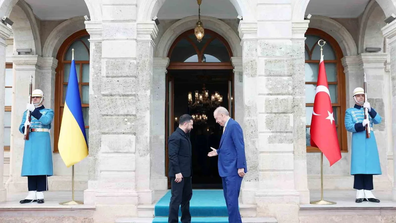 Erdoğan ile Zelenskiy Dolmabahçe Ofisi'nde Görüşmeye Başladı: İstanbul Süreci, Ateşkes ve Kalıcı Çözüm Masada