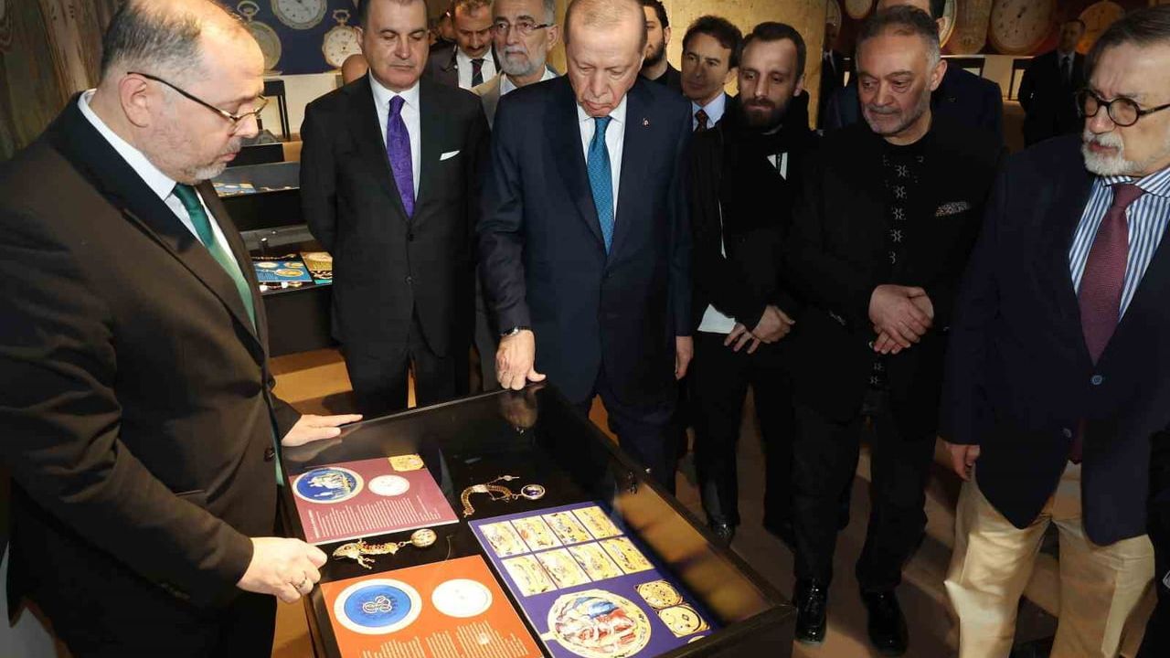 Erdoğan, 'Muhteşem Cep Saatleri Koleksiyonu' sergisini ziyaret etti