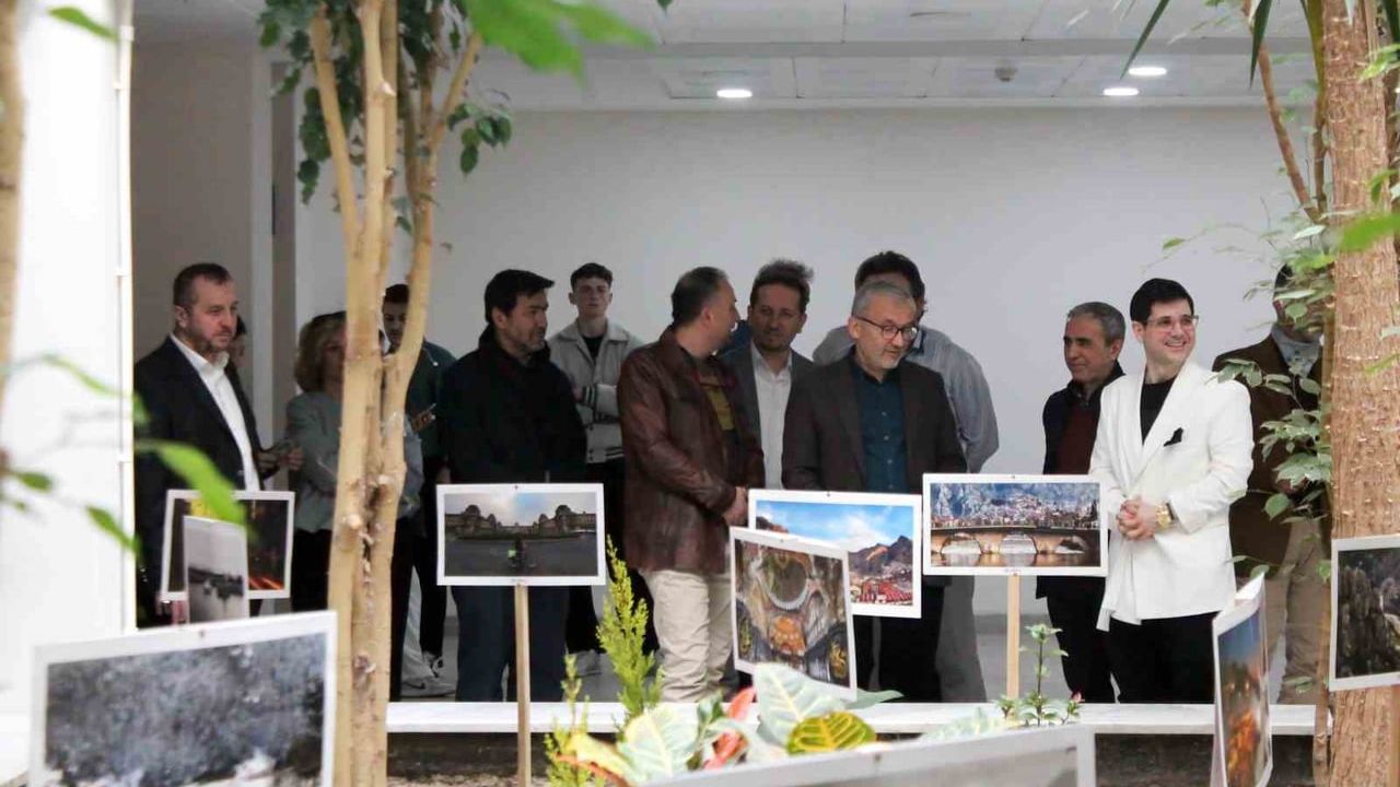 Ersin Berk'in 'Kent Düşleri' Fotoğraf Sergisi Sakarya MYO'da Açıldı