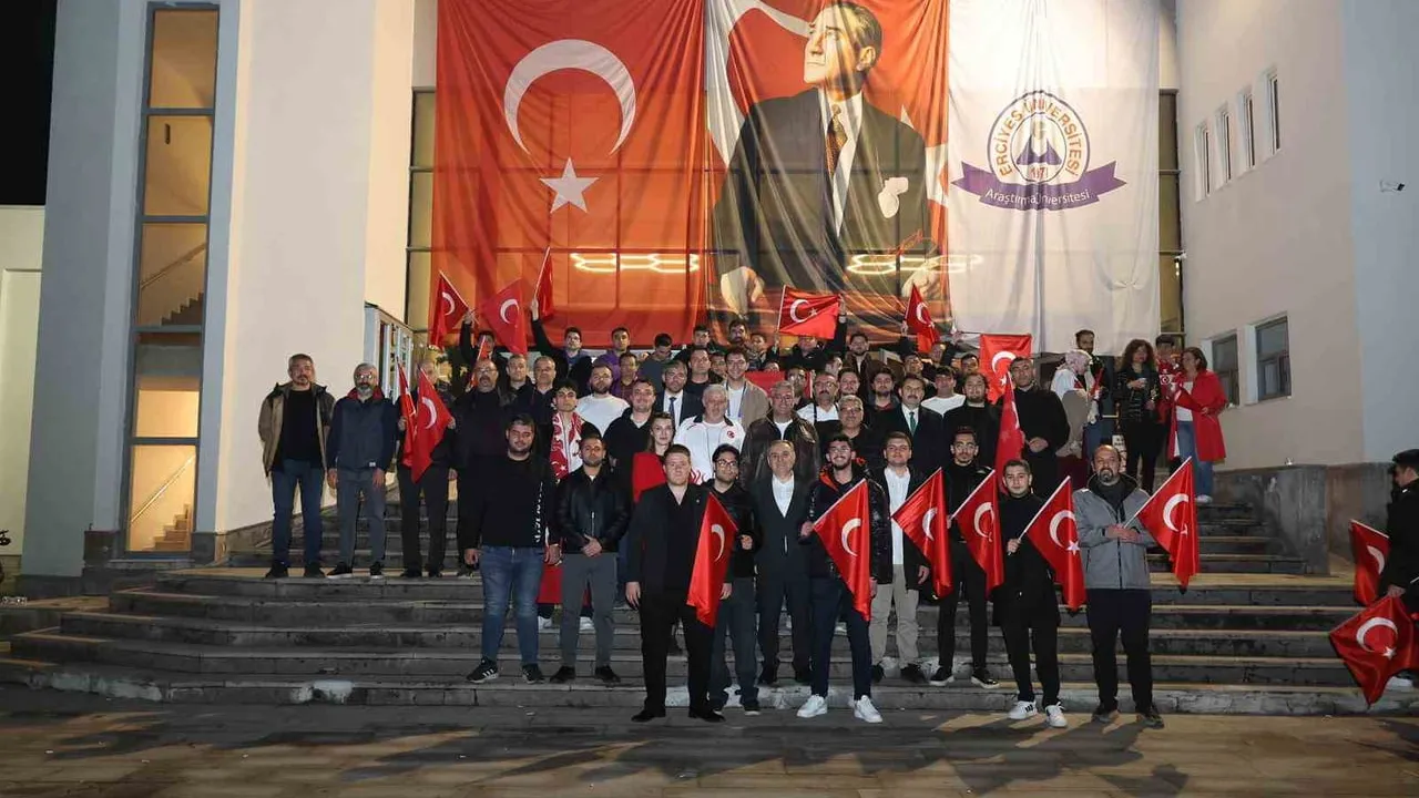 ERÜ'de A Millî Futbol Takımı Coşkusu: Kosova Maçı Dev Ekranda İzlenildi