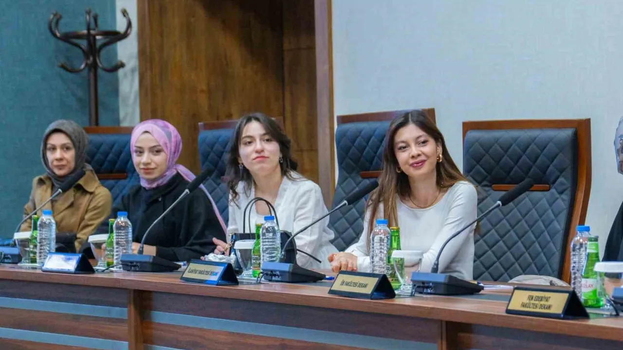 Erzincan Binali Yıldırım Üniversitesi'nde Öğrenci Temsilcileriyle Danışma Toplantısı