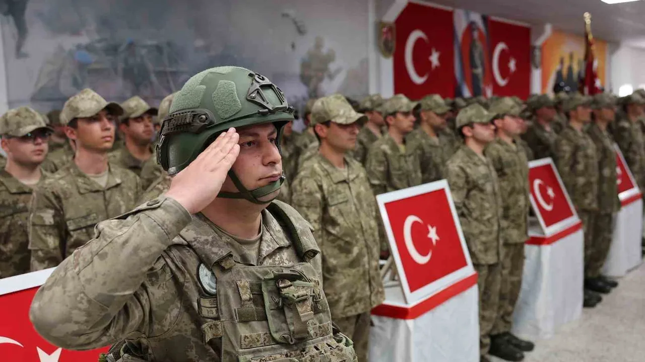 Erzincan'da 59. Havan ve Topçu Eğitim Tugayı'nda Bedelli Erlerin Yemin Töreni