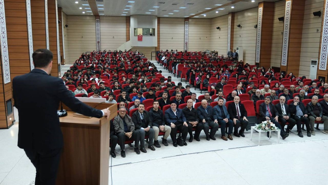 Erzincan'da 'Akif’in Diliyle Çanakkale' Konferansı — Prof. Dr. Mehmed Göktaş Anlattı