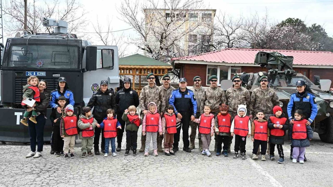 Erzincan'da anaokulu öğrencileri 10 Nisan Polis Haftası'nda polis teşkilatını tanıdı