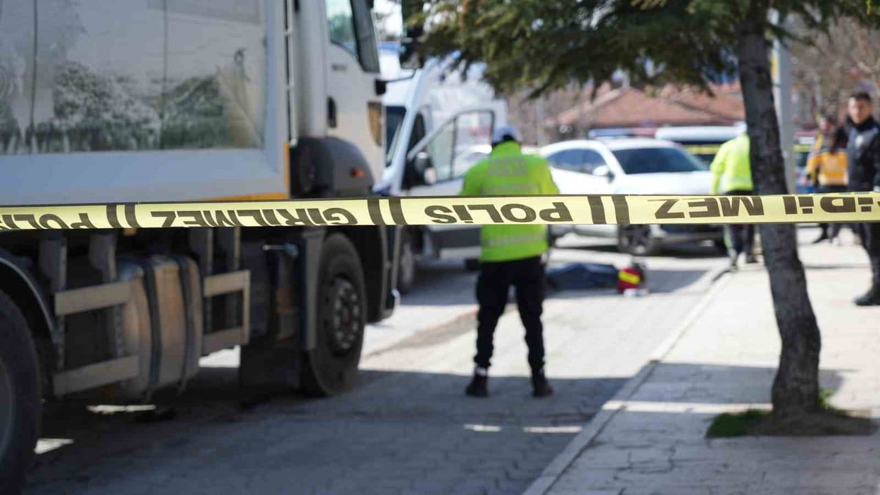 Erzincan'da belediye çöp kamyonunun çarptığı 85 yaşındaki kadın yaşamını yitirdi