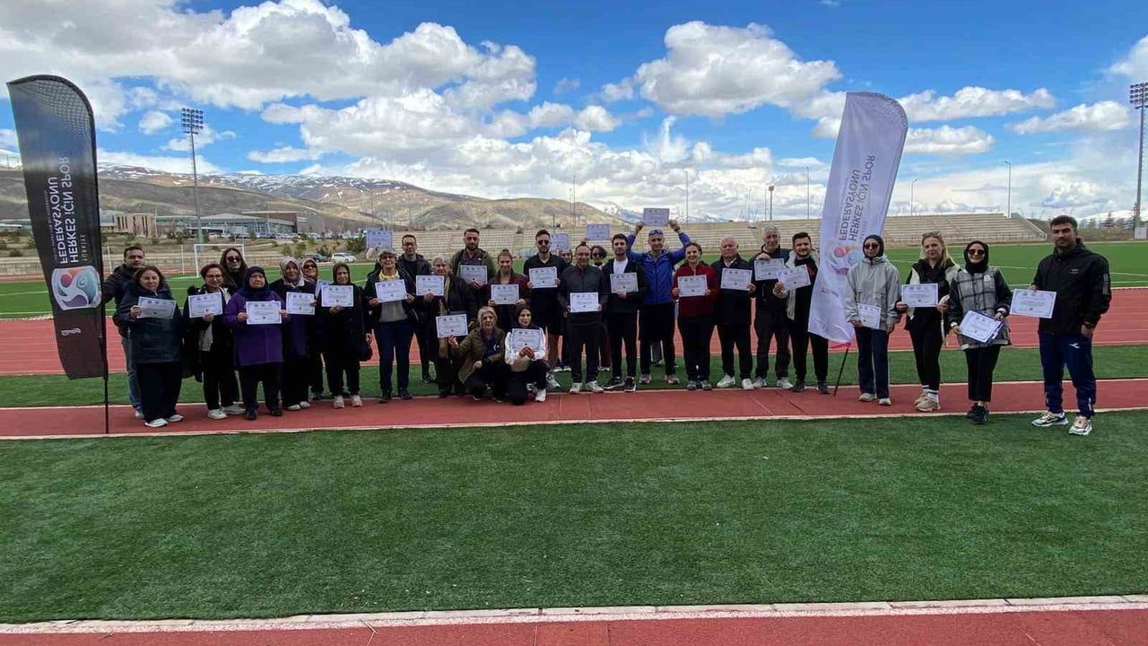 Erzincan'da 'Koşabiliyorken Koş' ile Dünya Sağlık Günü Etkinlikleri