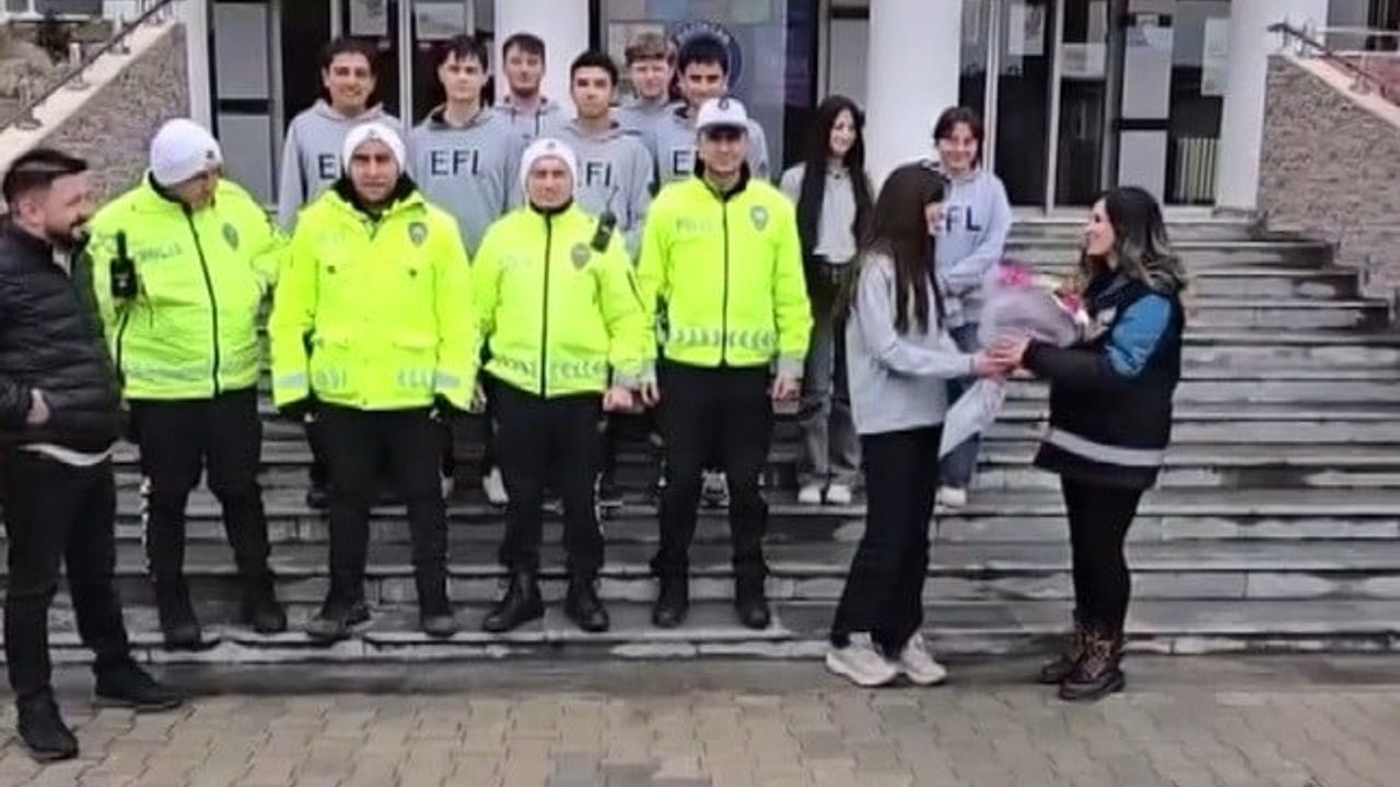 Erzincan Fen Lisesi'nden Polis Haftası sürprizi: Kavga ihbarı pastalı kutlamaya dönüştü