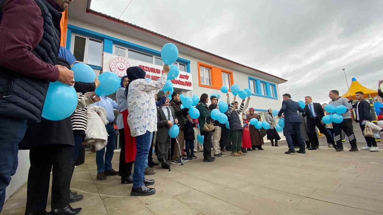 Erzurum'da 2 Nisan Dünya Otizm Farkındalık Günü: Mavi Balonlar ve Sanat Atölyeleri