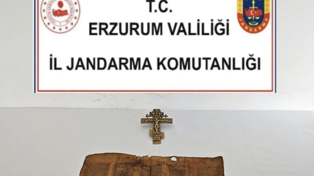 Erzurum'da 'Anadolu Mirası' Operasyonunda Parşömen ve Bronz Haç Ele Geçirildi
